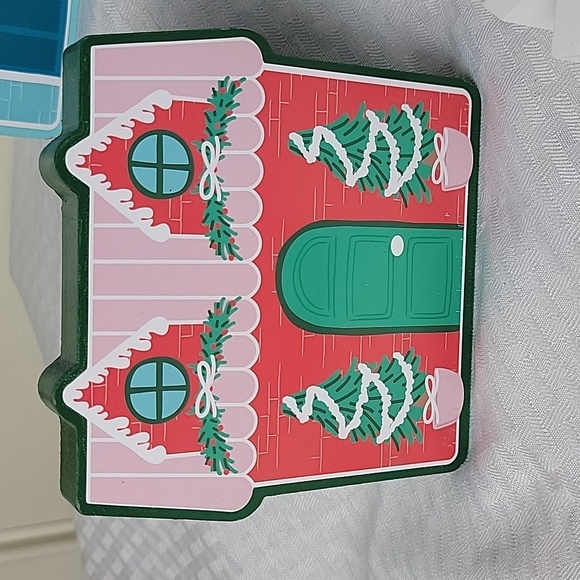 Christmas Wooden Block Village with Snowflake 4pc set - Picture 8 of 9